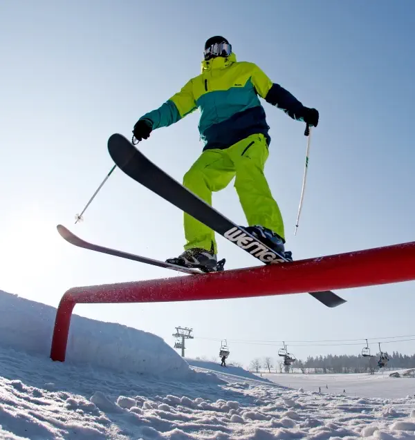 Lyže a snowboard